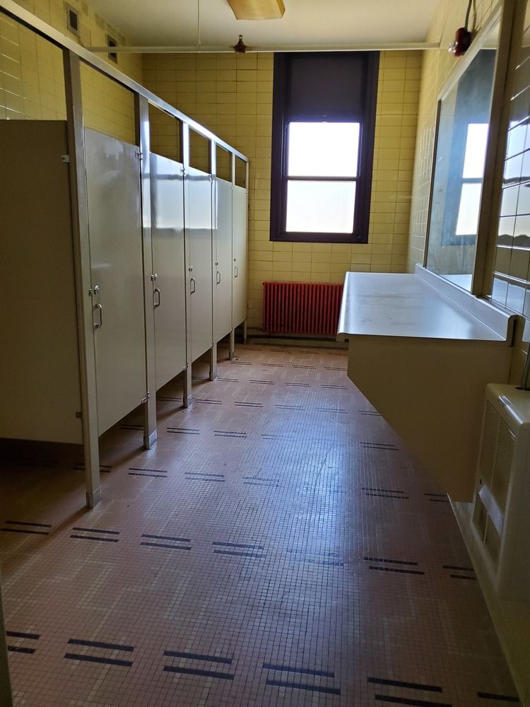 306 Jefferson St , Newell, WV 26050